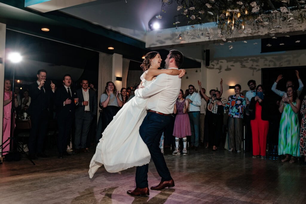 Openingsdans met lift in zaal Park Ven