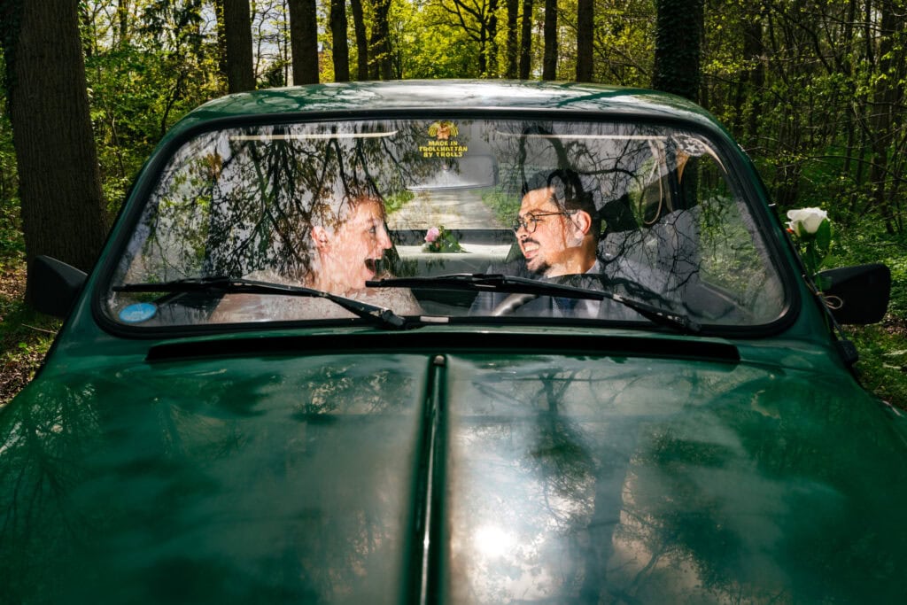 Bruidspaar in auto Aalter